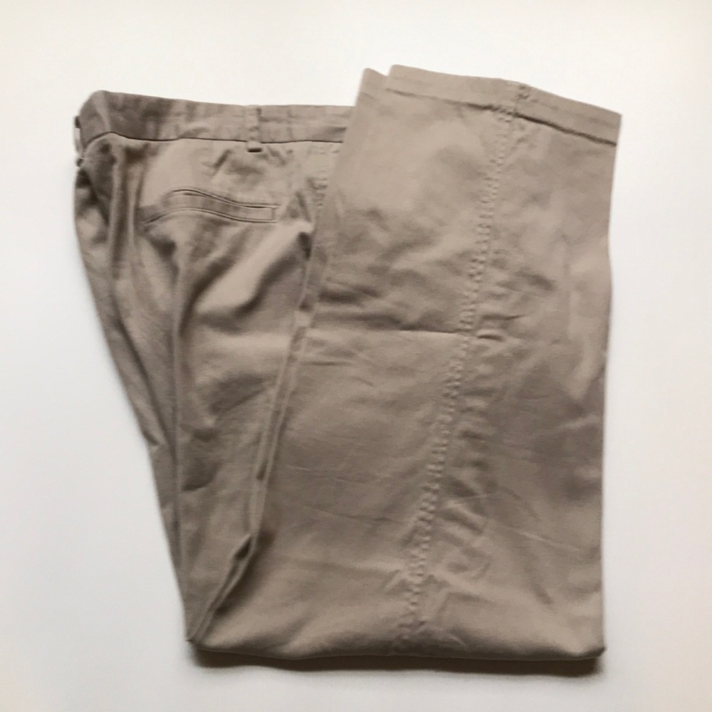 Eddie Bauer men’s khakis. Mint! Size 36/30.